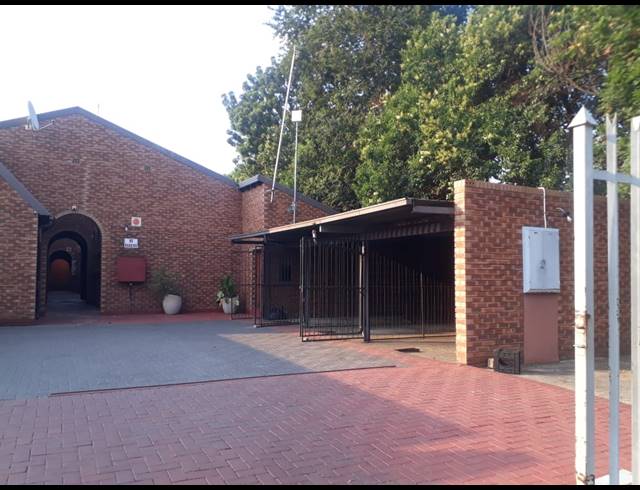 2 BEDROOM APARTMENT FOR SALE IN RUSTENBURG CENTRAL